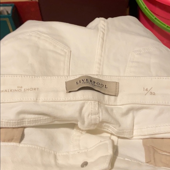 Women’s new white denim shorts. - Picture 5 of 6